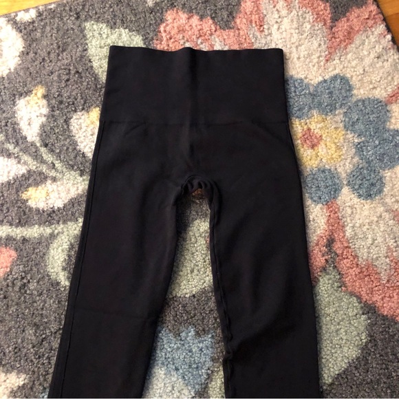 Spanx Look At Me Now Seamless Leggings - Size Small - Picture 4 of 6
